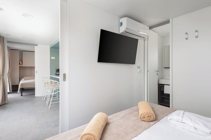 Room 10 of 222
