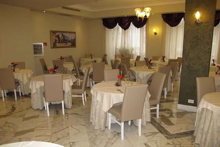 Dining 55 of 69
