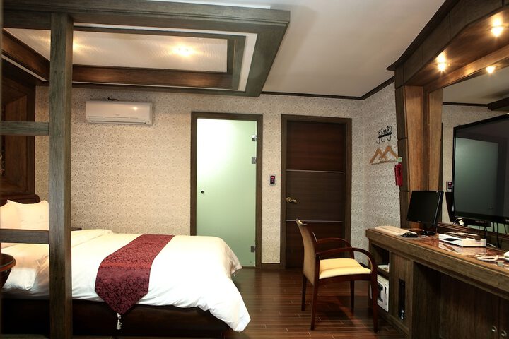 Room 12 of 56