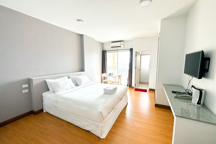 Room 13 of 25