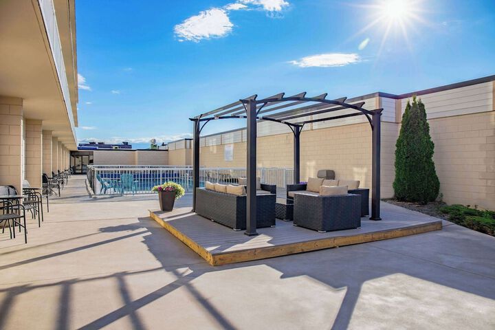 Hotel Exterior 44 of 46