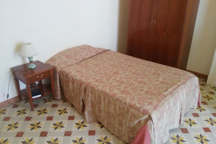 Room 8 of 30