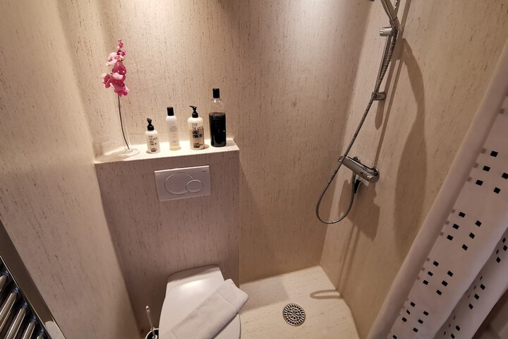 Room 18 of 25