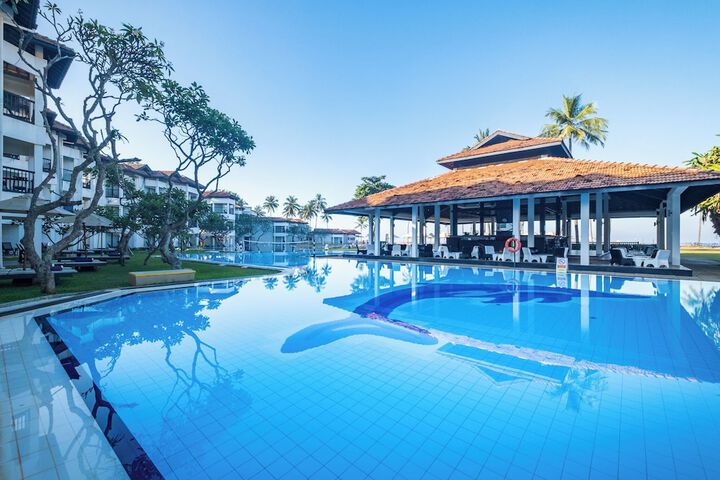 Hotel with Pool