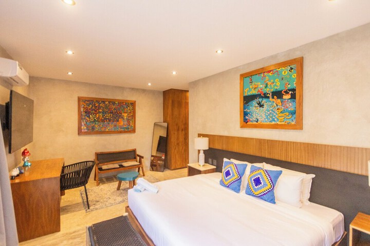 Room 25 of 28