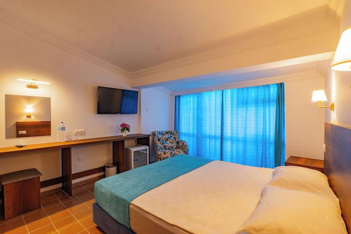 Room 4 of 209