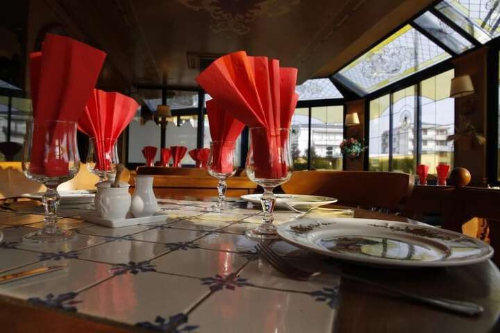 Dining 8 of 10