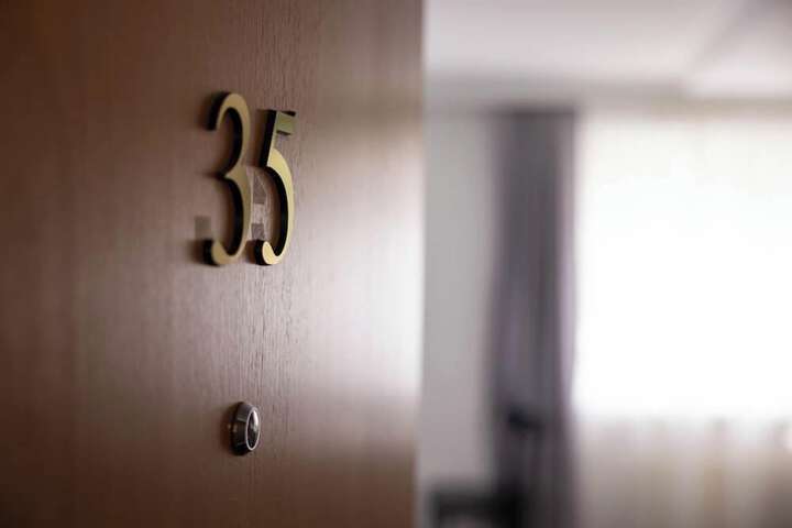 Room 4 of 32