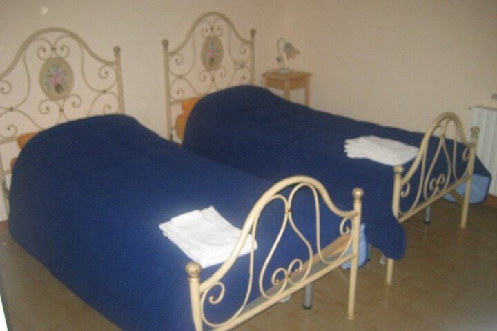Room 2 of 37