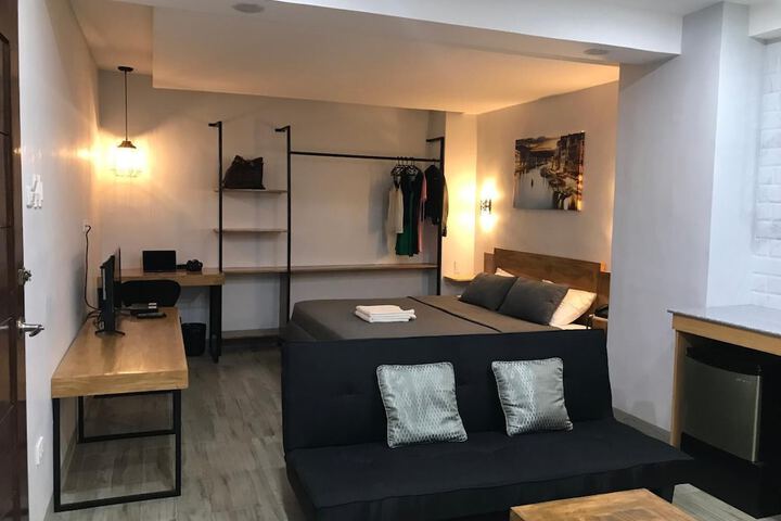 Room 10 of 32