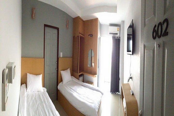 Room 6 of 40