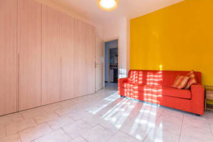 Room 9 of 18