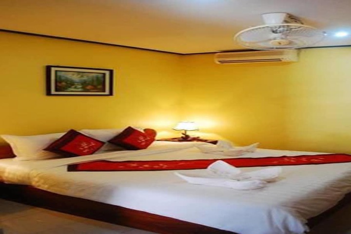 Room 4 of 32