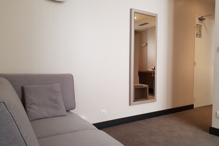 Room 4 of 103