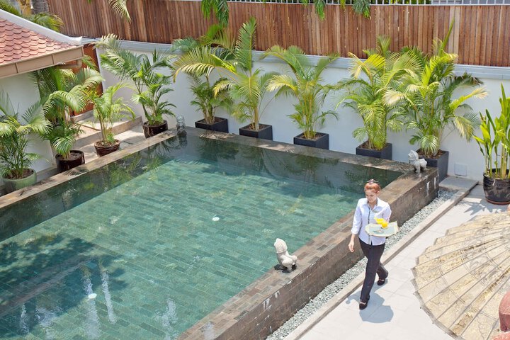 Pool 150 of 196