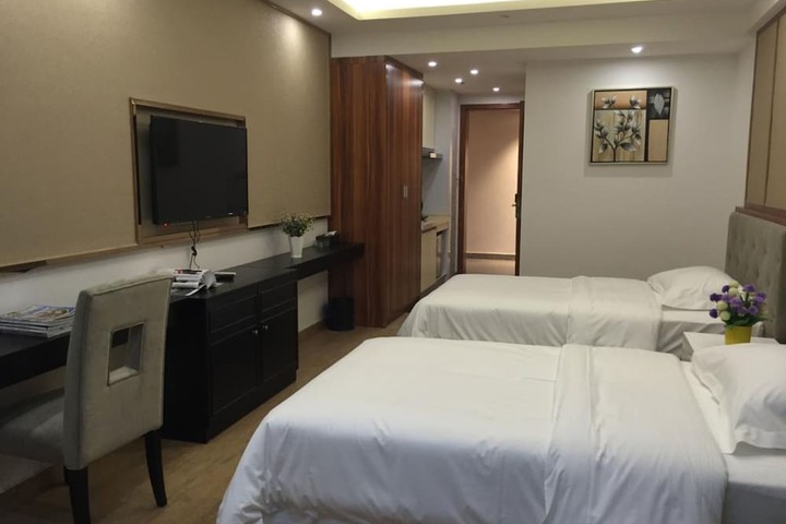Room 7 of 16