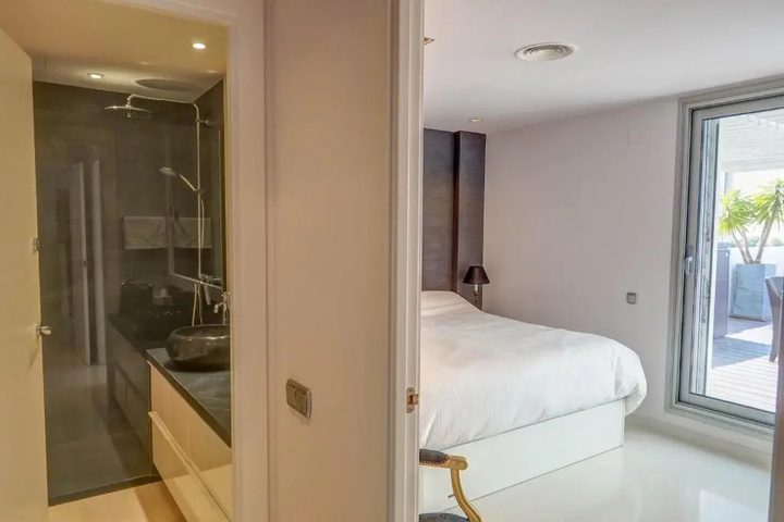 Room 3 of 26