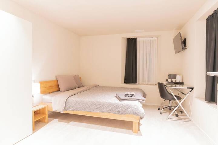 Room 14 of 33
