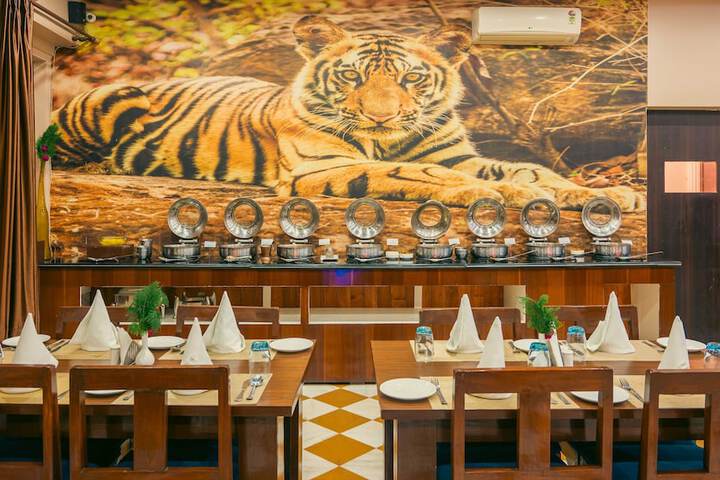 Dining 76 of 101
