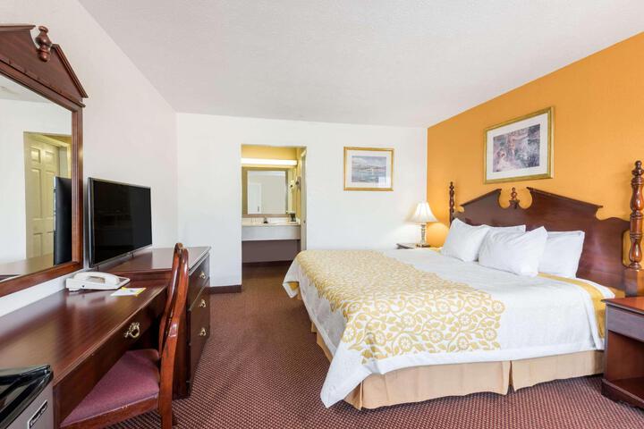 1 King Bed (1 of 10)