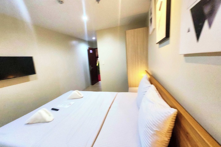 Room 8 of 43