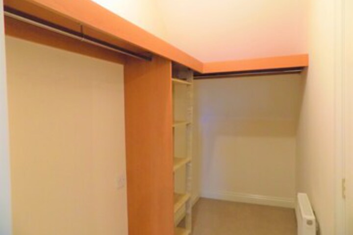 Room 33 of 49
