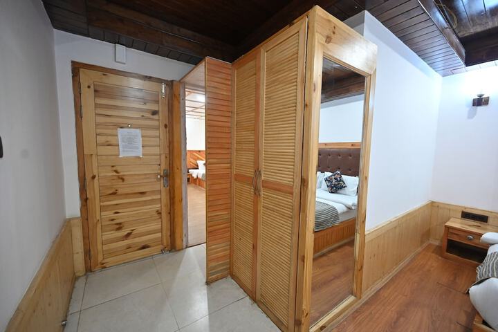 Room 2 of 39