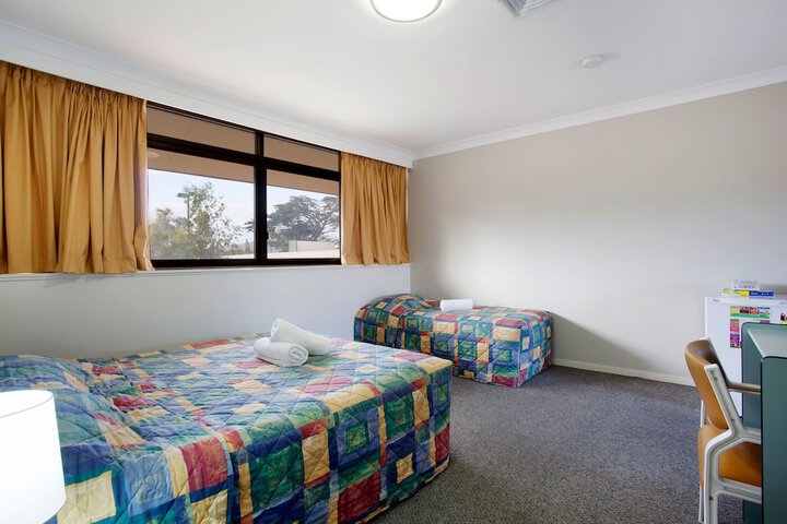 Room 3 of 33