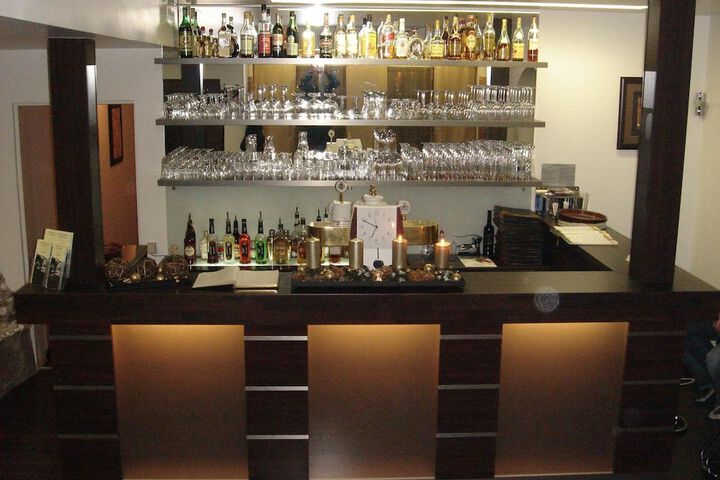 Lounge 31 of 42