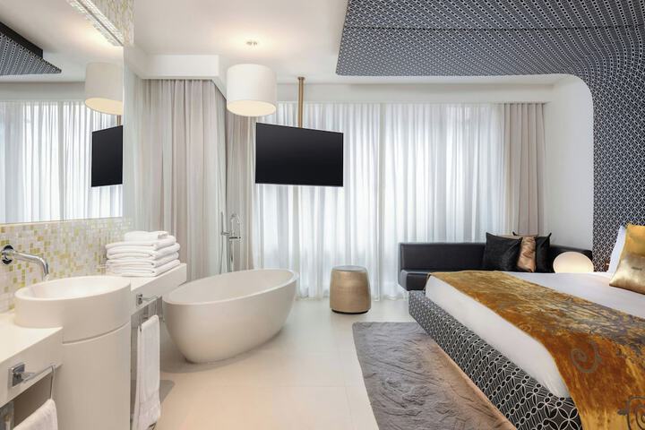 Room 28 of 145