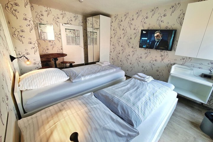 Room 19 of 156