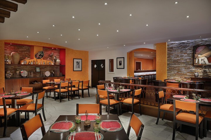 Dining 106 of 131