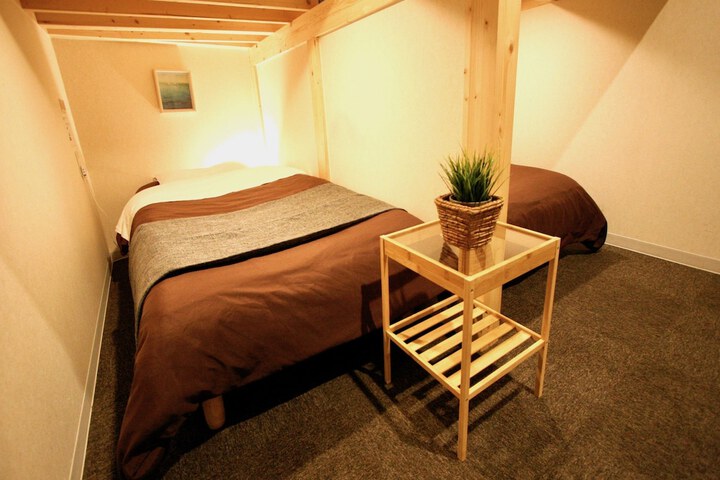 Room 12 of 77
