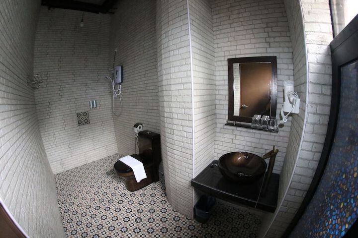 Room 16 of 31