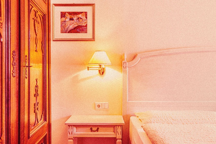 Room 4 of 40
