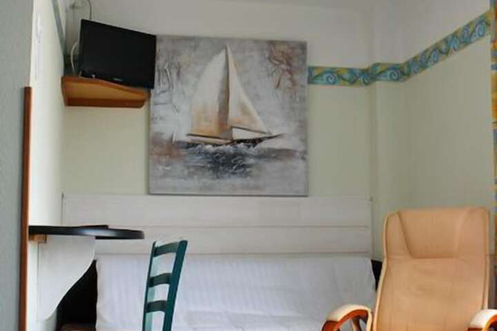 Room 27 of 100