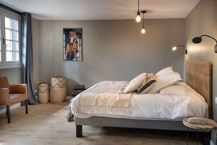 Room 10 of 24