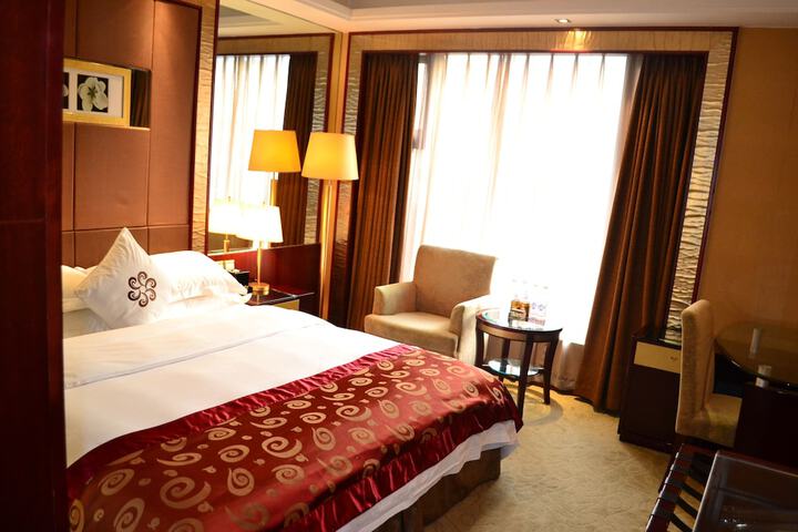 Room 3 of 8