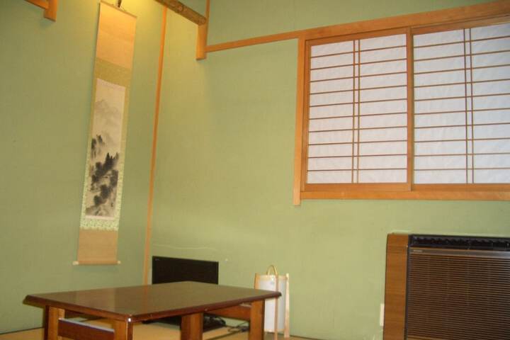 Room 7 of 32