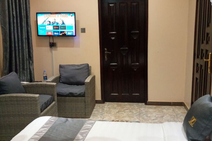 Room 9 of 36
