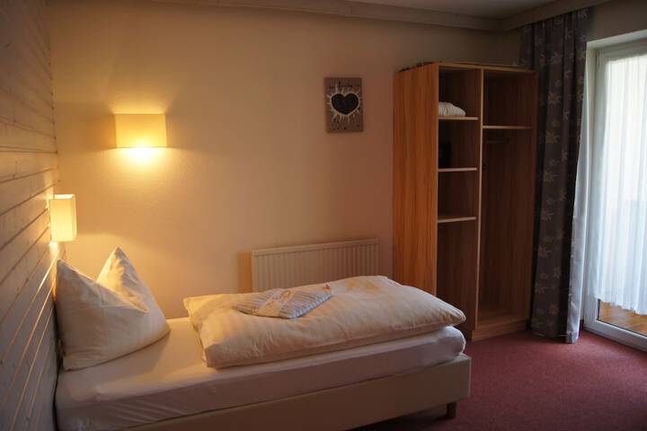 Room 14 of 82