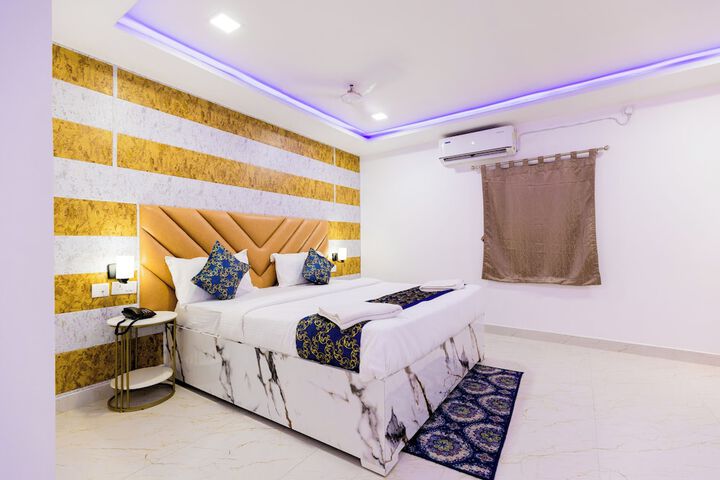 Room 14 of 18