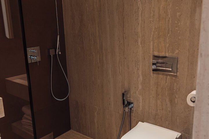 Room 23 of 33