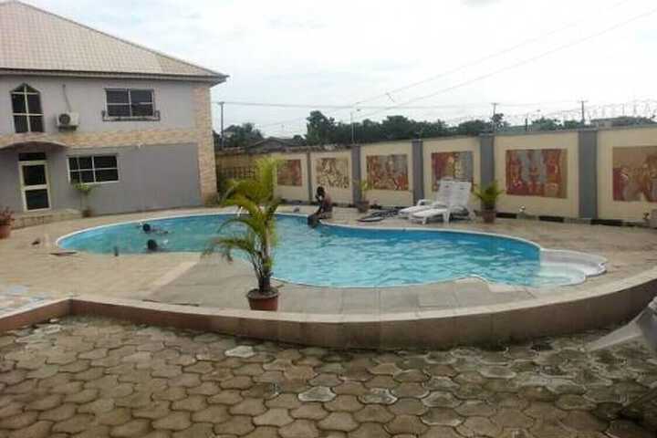 Pool 5 of 10