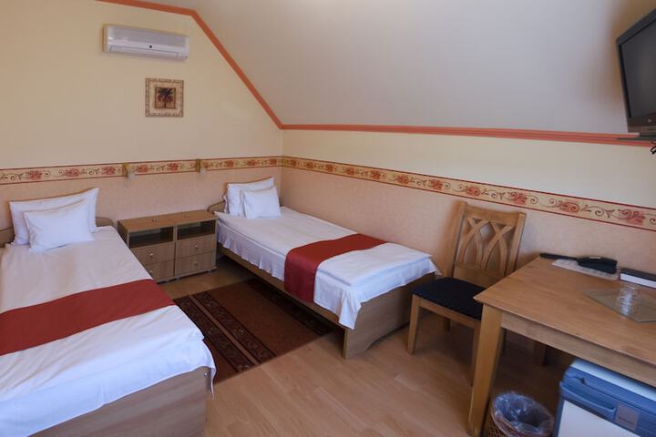 Room 5 of 47