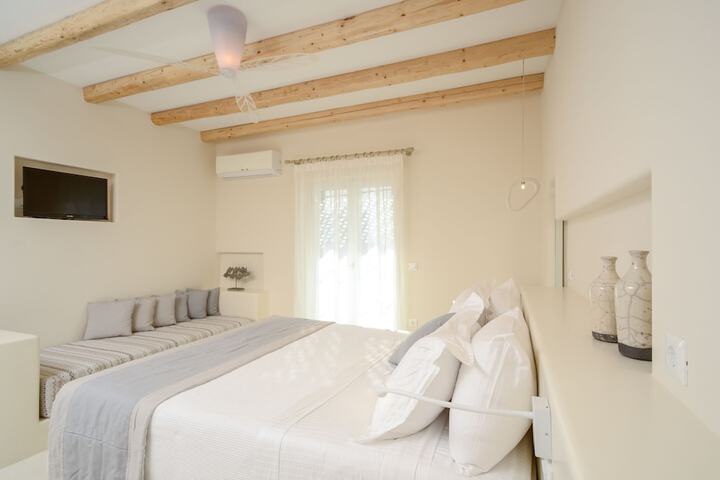 Room 2 of 57