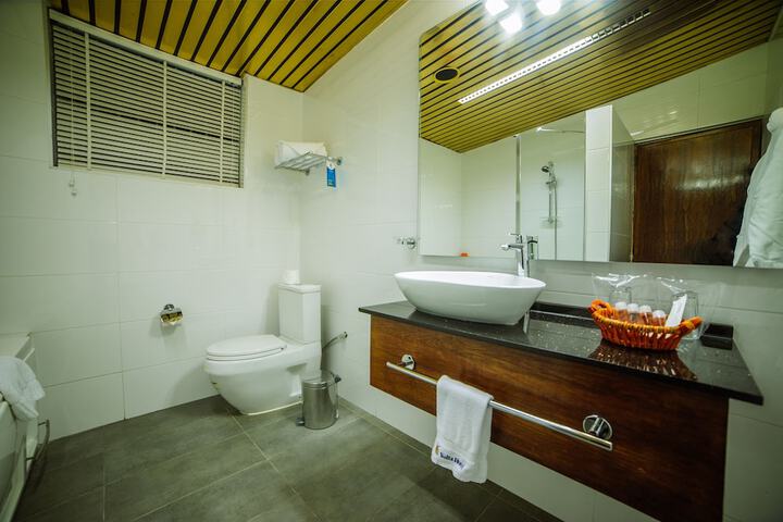 Room 16 of 38