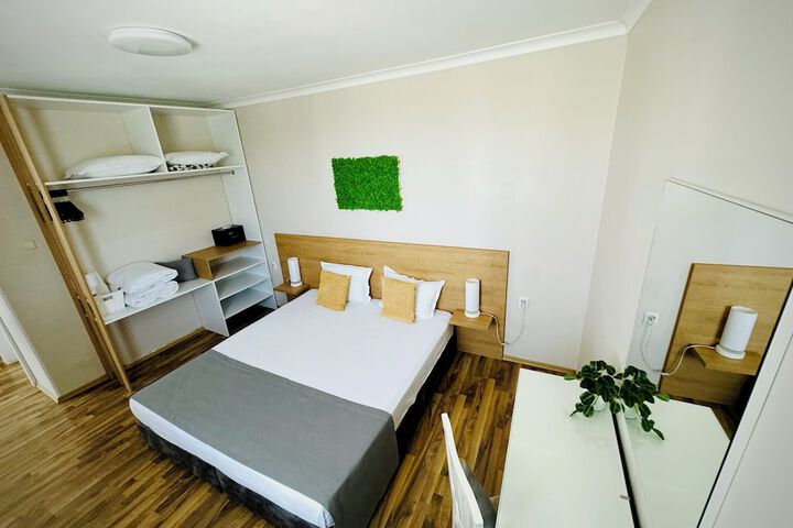 Room 35 of 102