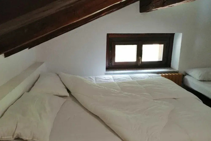 Room 3 of 9