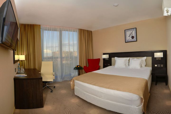 Room 5 of 38